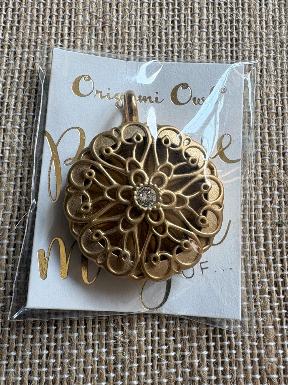 Origami Owl Medium Gold Sentiments Twist Locket